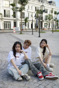 Áo Nhóm Cotton Oversize: Bí Quyết Chọn Áo Đẹp, Bền, Thoáng Mát Cho Team 2 Áo nhóm cotton oversize